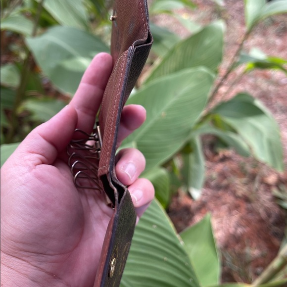 Authentic Vintage Louis Vuitton Monogram Key Holder 6 Keys - Picture 8 of 17